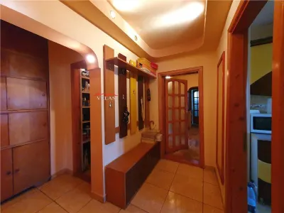 Apartament 4 camere, et 3, CT, izolat ext, Est, bdul Brailei - foto 1