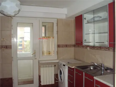 Apartament 4 camere,et 2, 3 balcoane, boxa, parcare, zona Teatru - Focsani