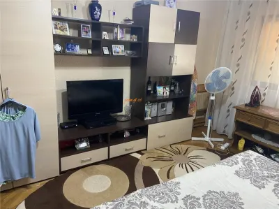 Apartament 2 camere , zona Inspectoratul Scolar , 54 mp , decomandat - foto 2
