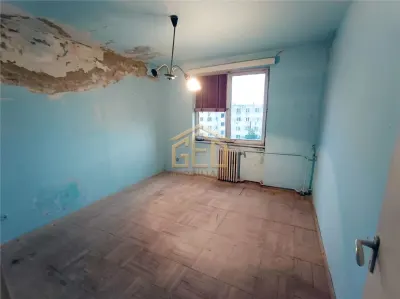 Apartament 3 camere in Moldova Noua - foto 4