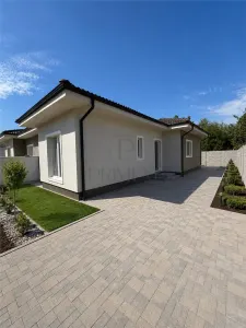 MOSNITA-DUPLEX SPATIOS-COMPARTIMENTARE EXCELENTA - foto 1