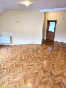 O proprietate rara | Locuinta generoasa + spațiu comercial cu acces din strada - foto 17