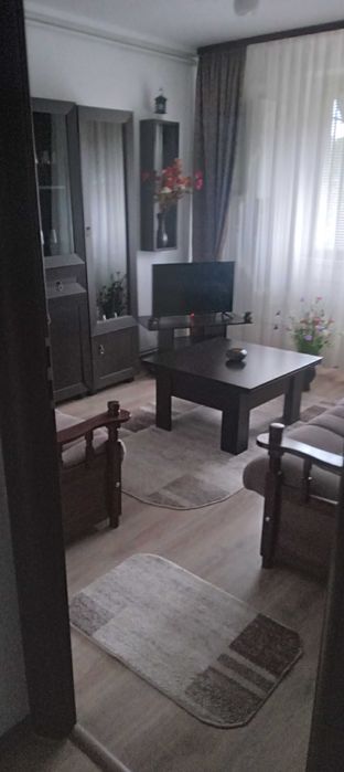 Apartament 2 camere etaj intermediar zona Grivitei - Brasov