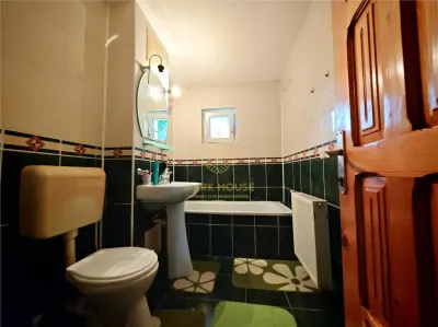 Apartament decomandat cu 2 camere de vanzare, Et 1 zona Nord - foto 8