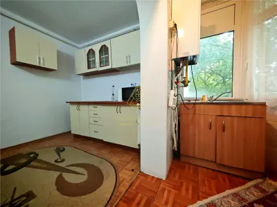 Apartament decomandat cu 2 camere de vanzare, Et 1 zona Nord - foto 9