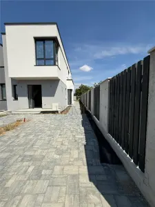 MOSNITA - DUPLEX DESPARTIT PRIN CT - FINISAJE PREMIUM - foto 2