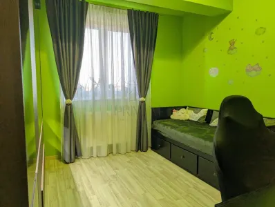 GIROC - ETAJ 4 LIFT - 3 CAMERE - 2 BAI - TERASA - DRESSING - CENTRALA - LOC PARCARE - foto 10