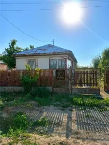 Se vinde casa + 2500 mp teren in Padureni .25 km de Bucuresti - Padureni