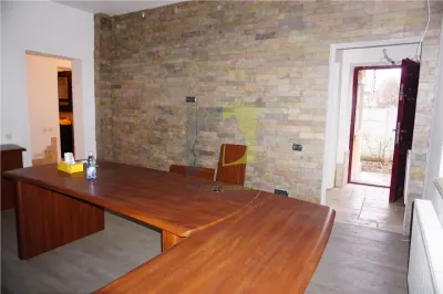 Casa in zona Gara - Piata Garii pretabila spatiu comercial - foto 2