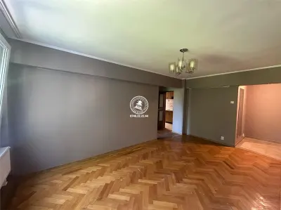 Apartament 3 camere de vanzare, semidecomandat, etaj intermediar, bloc fara risc - Centru / Piata Unirii - foto 2