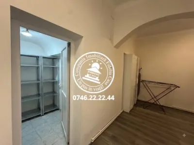 Spațiu cu multiple destinații în Târgu Cucu – Independenței | Ideal pentru cabinete, birouri sau locuință - foto 4