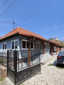 Casa renovata cu teren si anexe in Birtin - foto 1