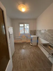 Apartament de vanzare cu 3 camere, 2 grupuri sanitare - zona Dristor - foto 3