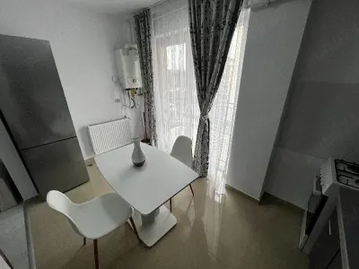 Inchiriez apartament nou,modern cu 2 camere complet mobilat si utilat - foto 5