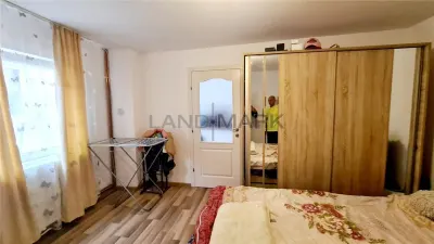 Casa pentru 2 familii, acces auto , zona Blascovici - foto 10
