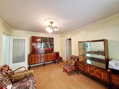 Apartament cu 3 camere, 55 mp utili  | Etaj 1, balcon si centrala– Zona Mioritei - foto 2