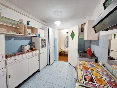 Apartament cu 3 camere, 55 mp utili  | Etaj 1, balcon si centrala– Zona Mioritei - foto 8