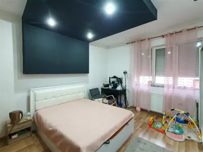 Casa cu 3 apartamente si 600 mp teren zona Lupeni - foto 2