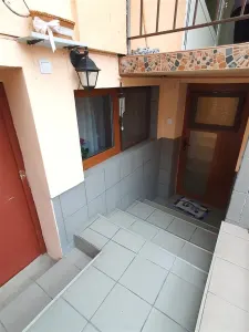 Casa cu 3 apartamente si 600 mp teren zona Lupeni - foto 17