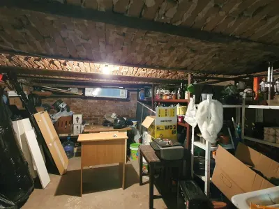 Casa cu 3 apartamente si 600 mp teren zona Lupeni - foto 23