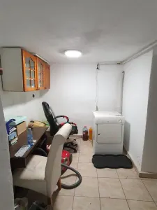 Casa cu 3 apartamente si 600 mp teren zona Lupeni - foto 24