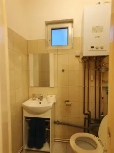 Casa cu 3 apartamente si 600 mp teren zona Lupeni - foto 8
