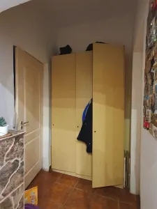 Casa cu 3 apartamente si 600 mp teren zona Lupeni - foto 10