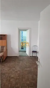 Apartament 2 camere de inchiriat - Zonă Centrala, etaj 4/4 - foto 4