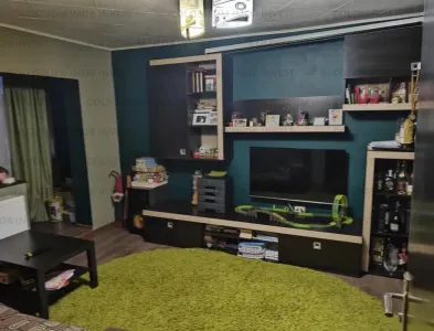 Apartament 2 camere, decomandat - zona Tractorul - foto 3