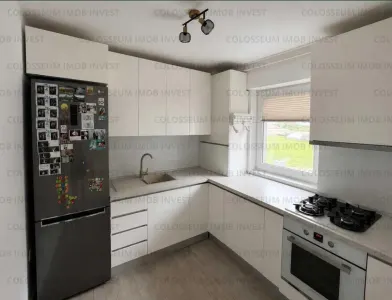 Apartament 3 camere, decomandat - zona Tractorul - foto 3