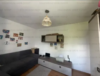 Apartament 3 camere, semidecomandat - zona Garii - foto 3