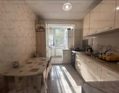 Apartament 3 camere, semidecomandat - zona Garii - foto 4