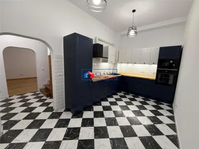 Vanzare apartament 4 camere pe 2 niveluri si curte comuna in Centru- zona Primariei - Cluj-Napoca