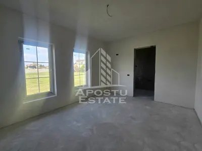 Jumatate de duplex pe parter cu 4 camere si 2 bai, Sag - foto 3
