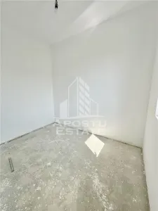 Duplex alipit cu 4 camere situat in vatra satului din Giroc - foto 11