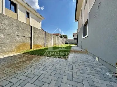Duplex alipit cu 4 camere situat in vatra satului din Giroc - foto 3