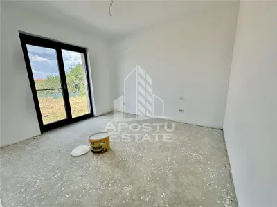 Duplex alipit cu 4 camere situat in vatra satului din Giroc - foto 4