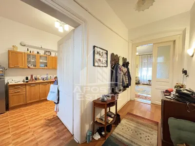 Apartament 2 camere, etaj intermediar, cu garaj in cladire reabilitata - foto 5