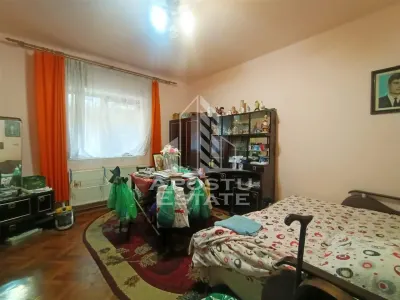 Apartament cu 2 camere, decomandate, centrala proprie in Piata Unirii. - Timisoara