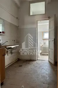 Spatiu pentru birouri240mp8 camere  Zona Gai -Centura   de Nord Arad - foto 8