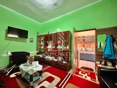 Apartament 2 camere, la curte comuna, pod mansardabil in zona Centrala - foto 6