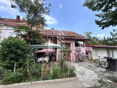 Casa la curte comuna cu doar 5 locatari, in Piata Maria. - Timisoara