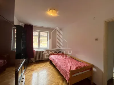 Apartament cu 3 camere, semidecomandat, etajul 2, zona Centrala - foto 5