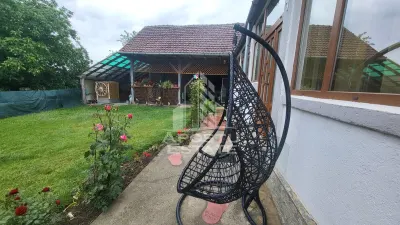 Casa individuala cu 6 camere,2 bai,teren de 1017 mp Pischia Central - foto 1
