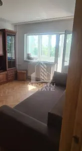 Apartament cu 3 camere, decomandat, etajul 2 , centrala proprie - foto 3