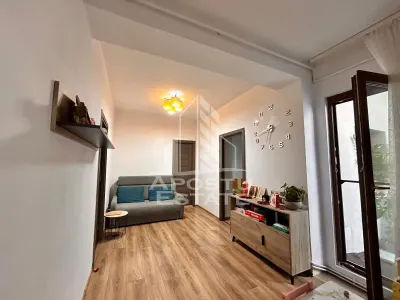Apartament 3 camere, complet renovat la curte comuna in zona Centrala - foto 8