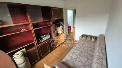 Apartament cu 3 camere, balcon, zona Sagului - foto 2