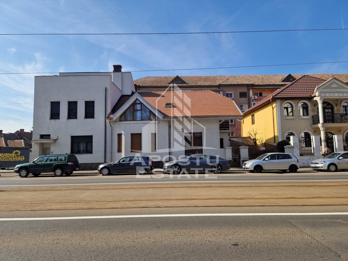 Casa individuala cu 4 apartamente si curte ,257 mpu ,zona Romanilor - Arad