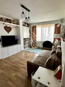 Apartament cu 4 camere de vanzare , renovat, decomandat,Gheorghe Lazar - Timisoara