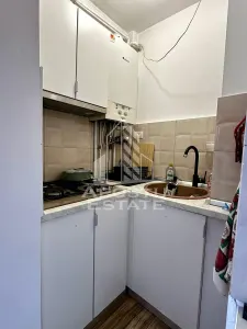 Apartament cu 4 camere de vanzare , renovat, decomandat,Gheorghe Lazar - foto 6